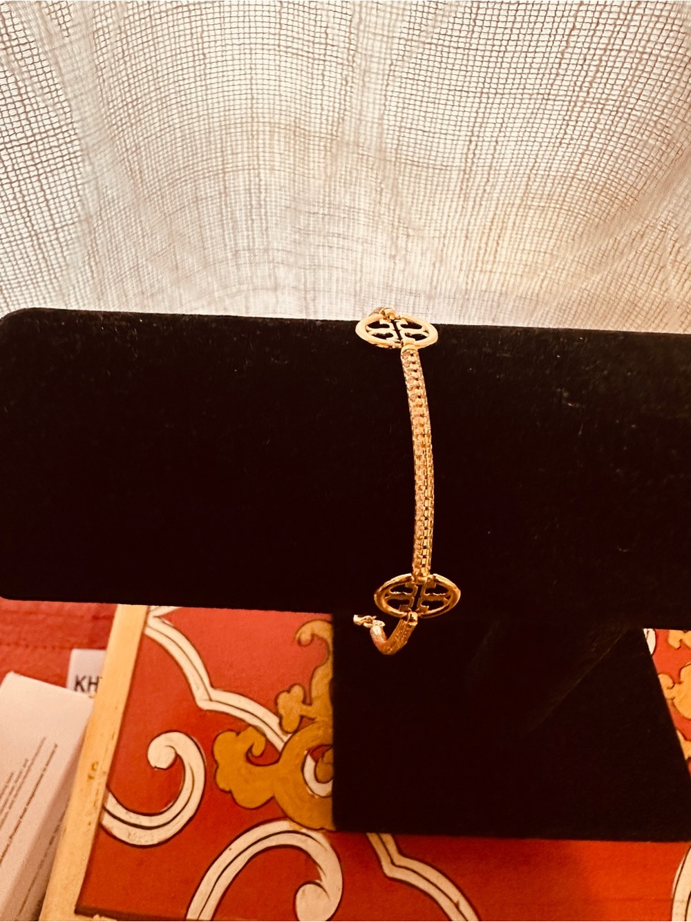 Source Unknown Gold-Tone Women's Bracelet with Filigree Medallions